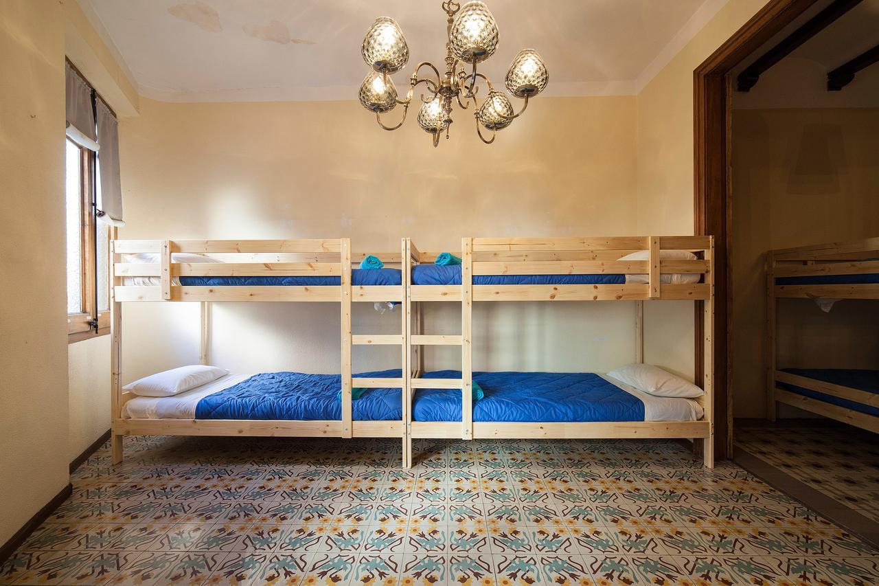 Bed and Breakfast Bed In Жерона Екстер'єр фото