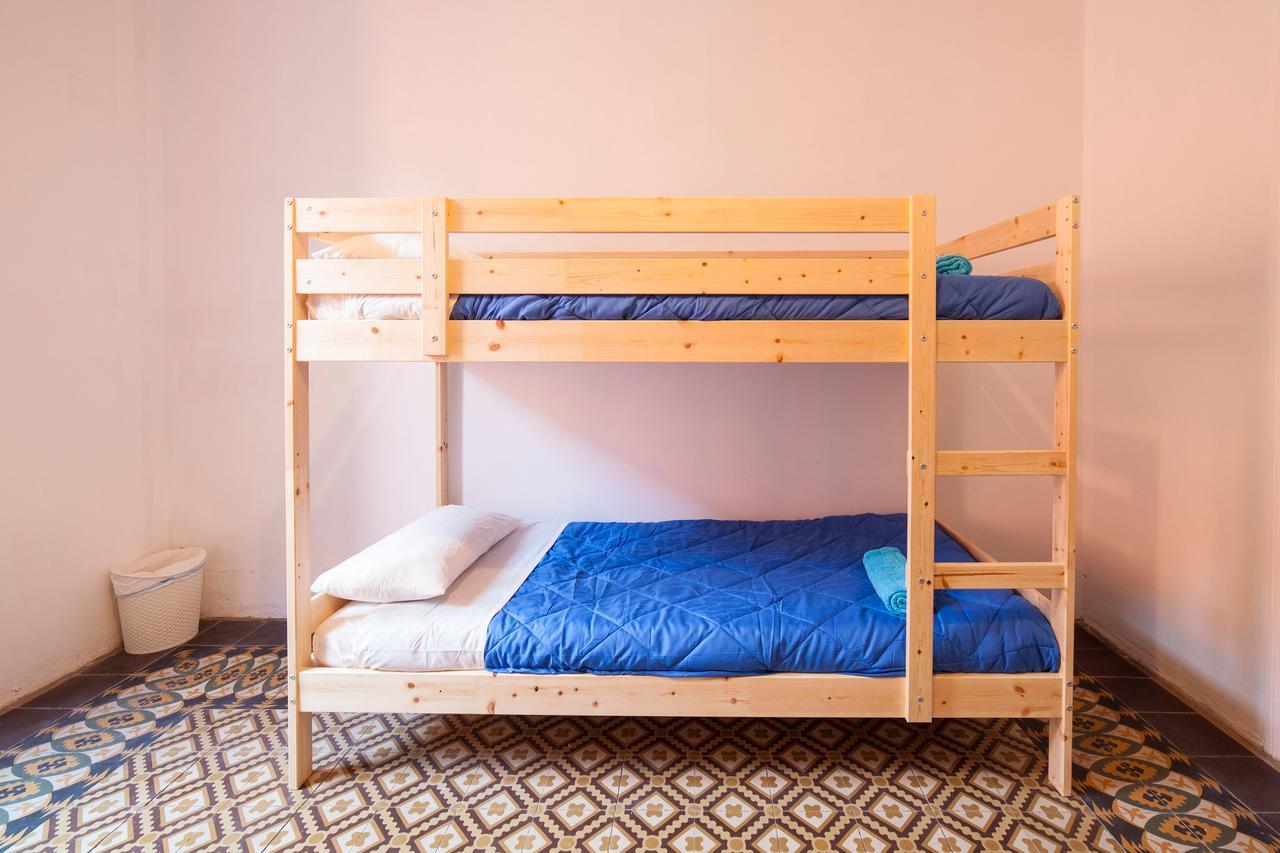 Bed and Breakfast Bed In Жерона Екстер'єр фото